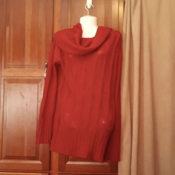 💃Woman's warm side street red turtle neck/cowl long sleeve sweater 💃 - Picture 3 of 9